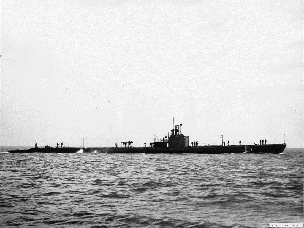 USS Tunny (SS-282) off Mare Island